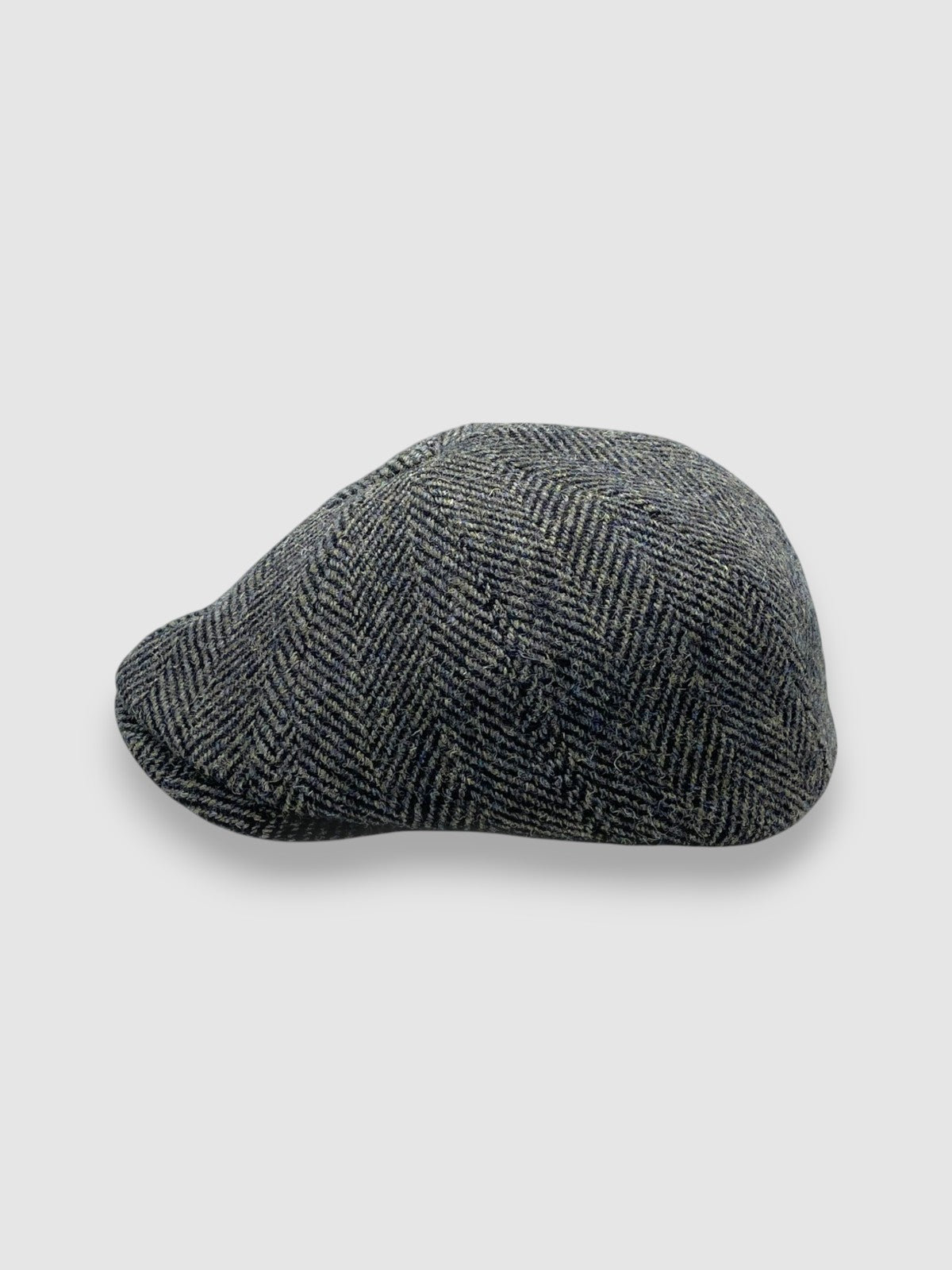 Newsboy cap in black and brown Harris tweed herringbone – Jack’s Gypsy by Mister Miller. profile view